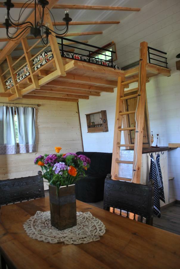 L'Etournelle - Cabane Perchee Chaussan Exteriör bild
