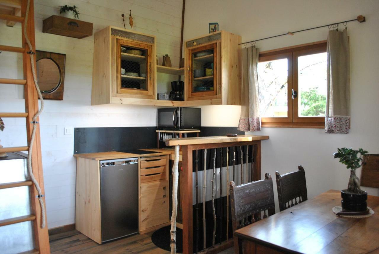 L'Etournelle - Cabane Perchee Chaussan Exteriör bild